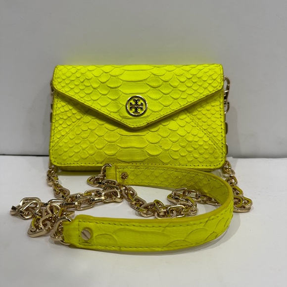 Tory Burch Handbags - 💛💛Tory Burch Energy Neon Yellow Snake Crossbody💛💛